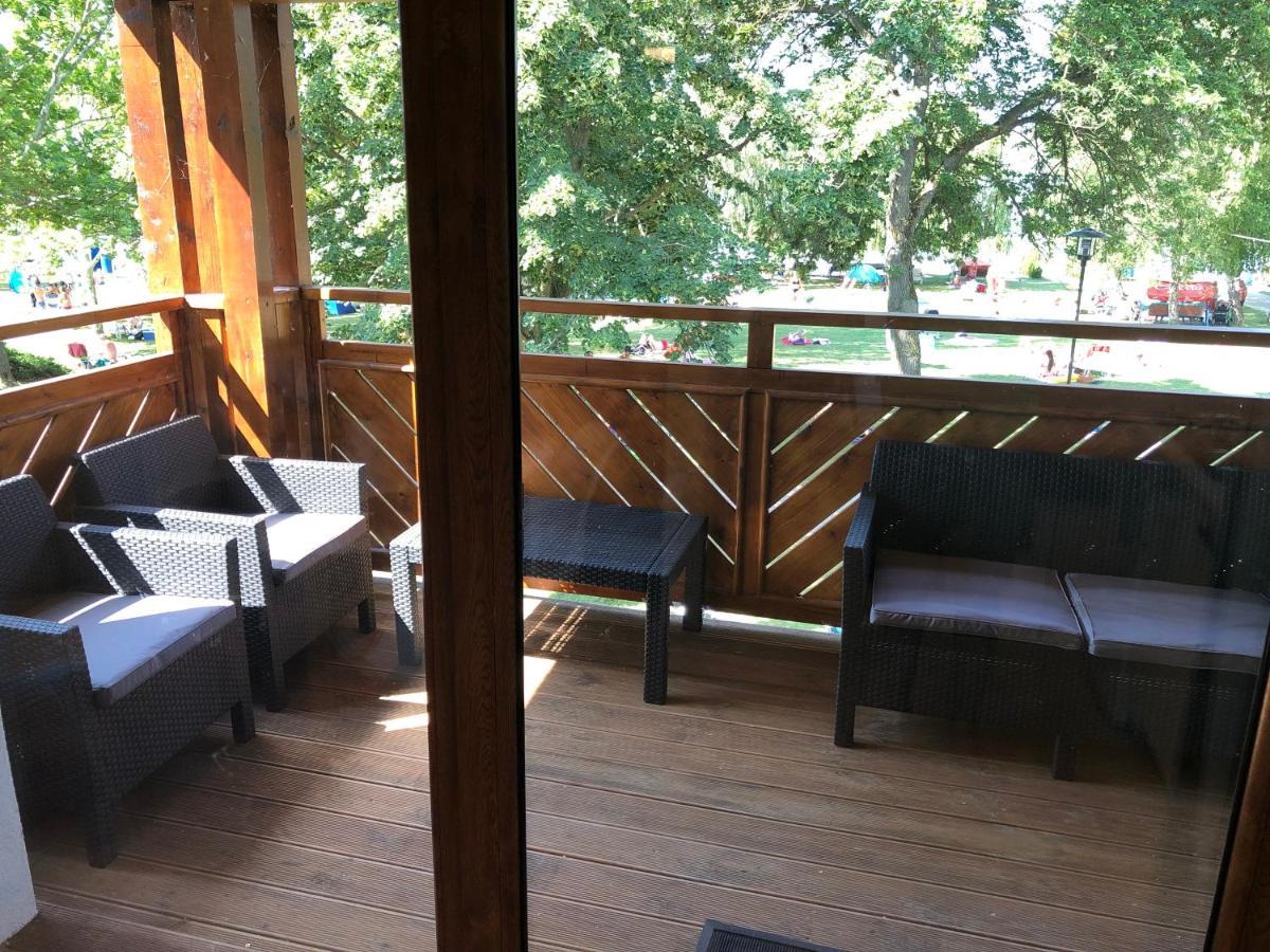 Beachfront Studio Apartman Aparthotel Balatonfůzfő Kültér fotó