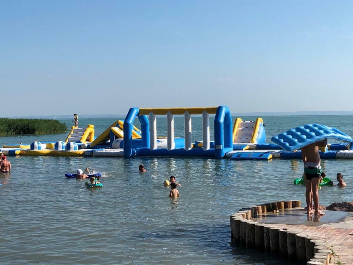 Beachfront Studio Apartman Aparthotel Balatonfůzfő Kültér fotó