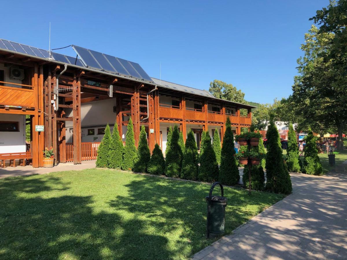 Beachfront Studio Apartman Aparthotel Balatonfůzfő Kültér fotó